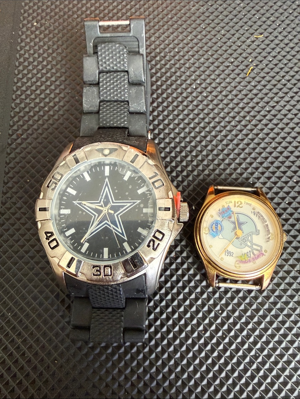 Dallas Cowboys Star Logo Sport Watch - Black & Silver and Cowboys WatchFace